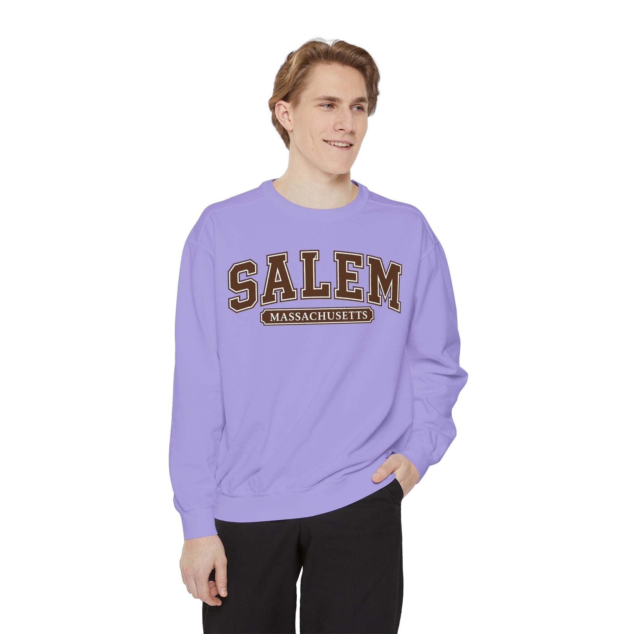 Salem Massachusetts Vintage-Style Sweatshirt