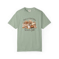 Fall Vibes Graphic Tee — "Just a Girl Who Loves Fall" Autumn Shirt