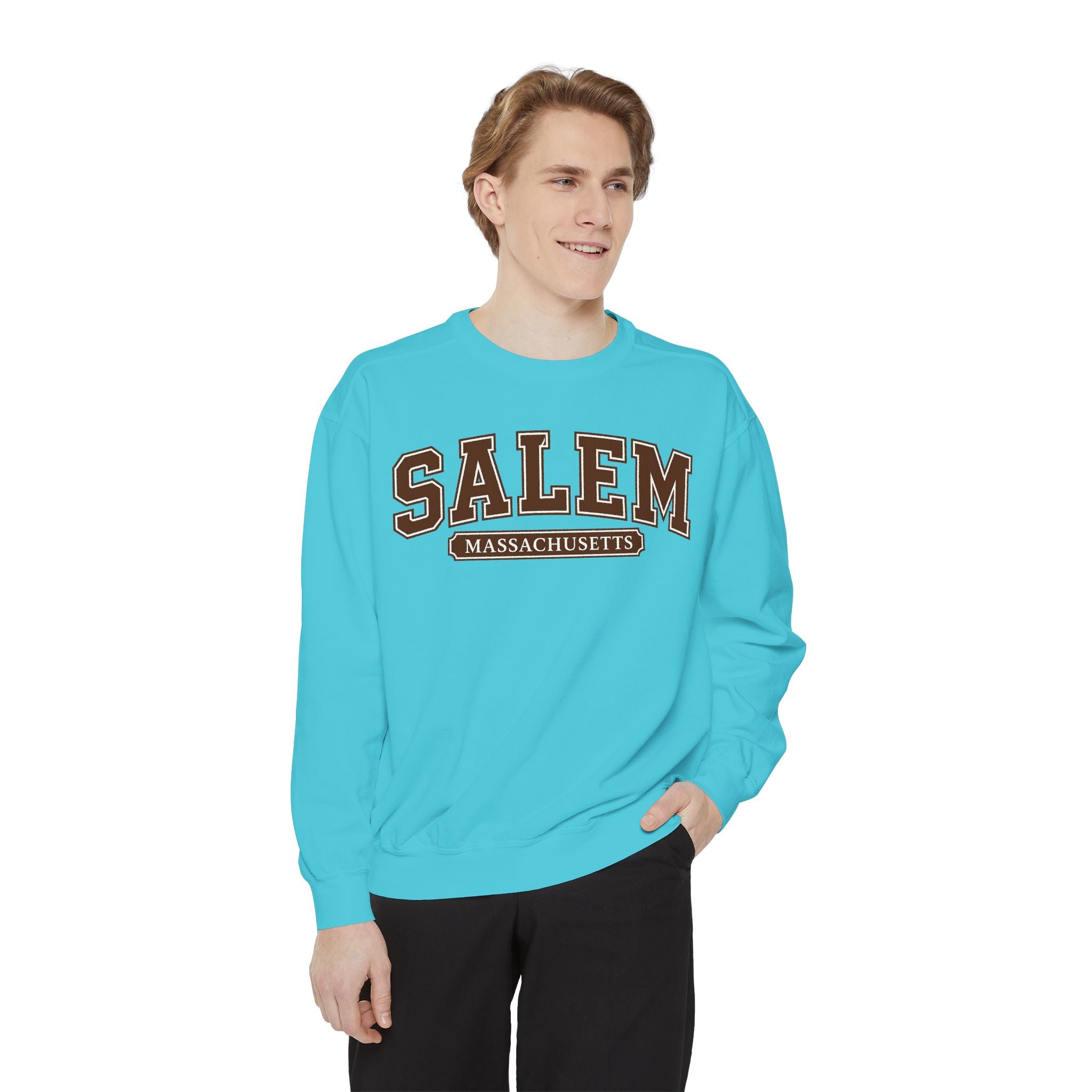 Salem Massachusetts Vintage-Style Sweatshirt