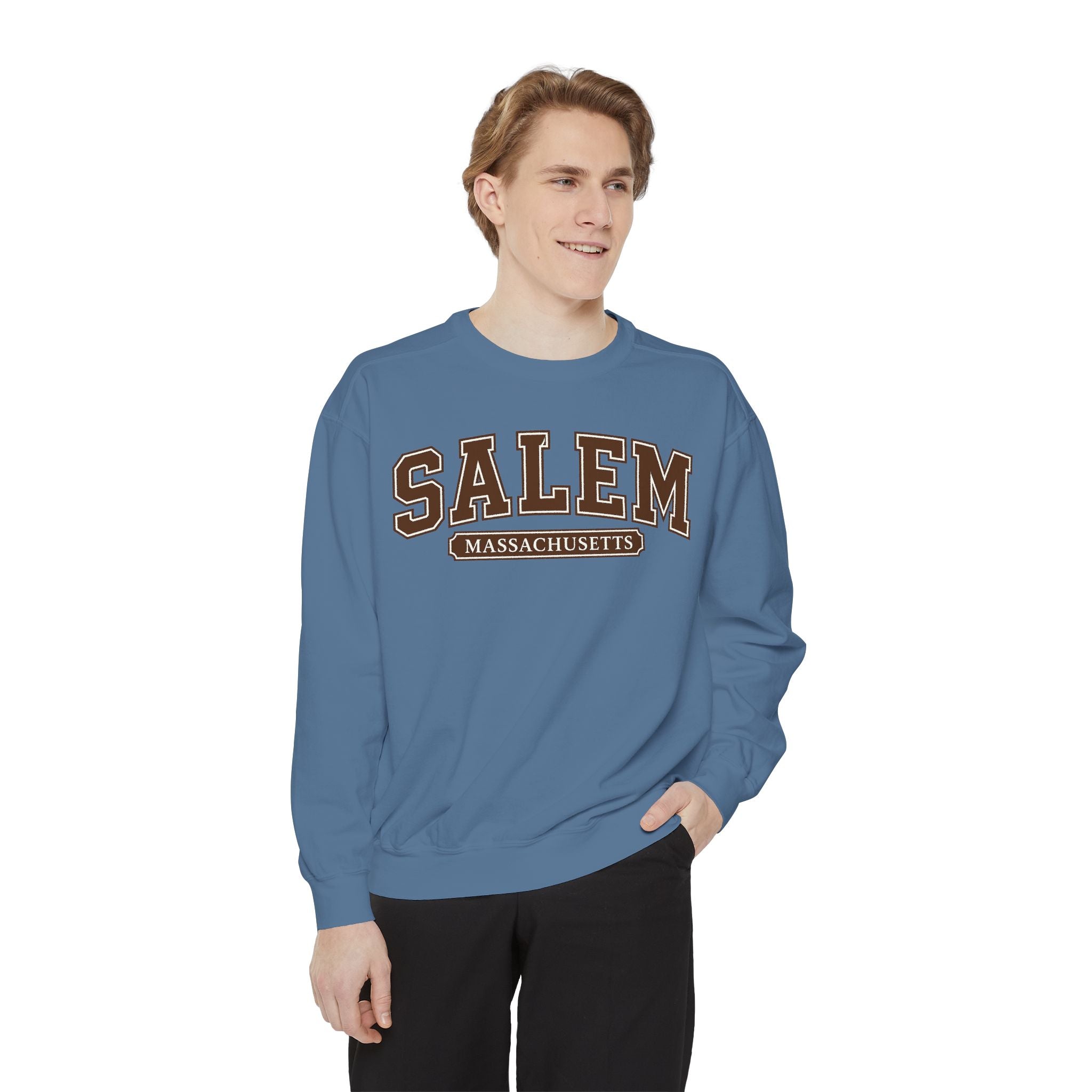 Salem Massachusetts Vintage-Style Sweatshirt