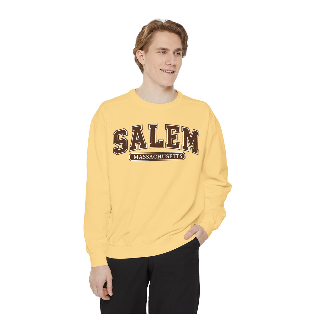Salem Massachusetts Vintage-Style Sweatshirt