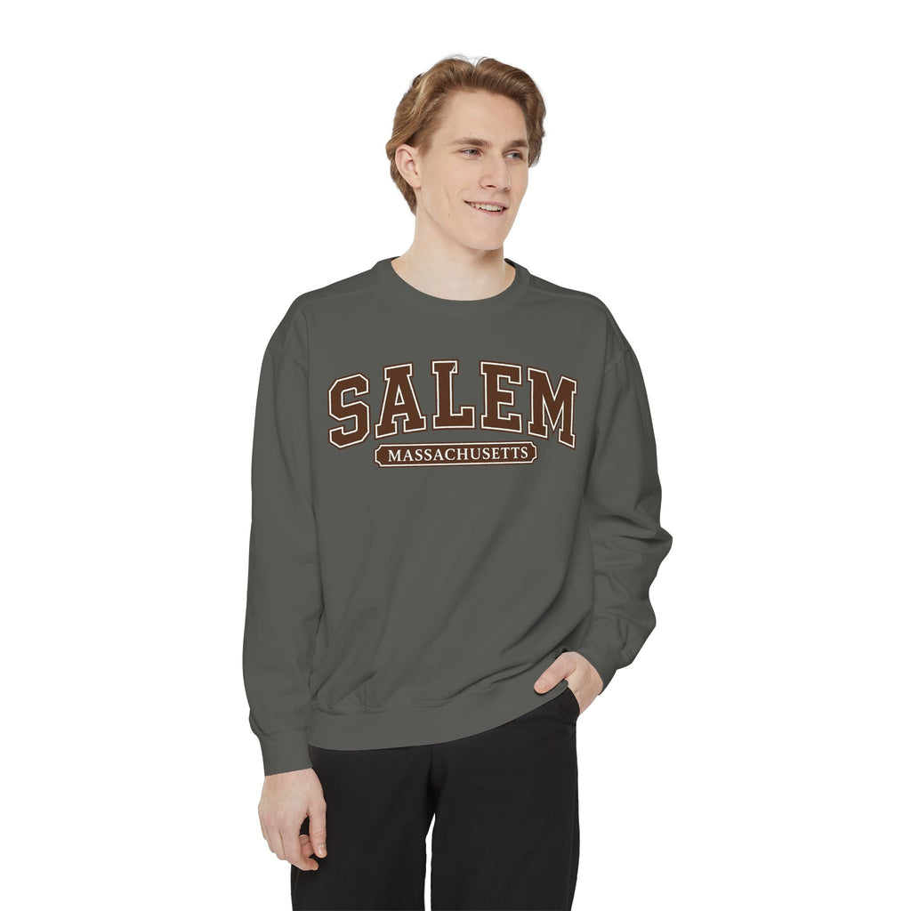 Salem Massachusetts Vintage-Style Sweatshirt