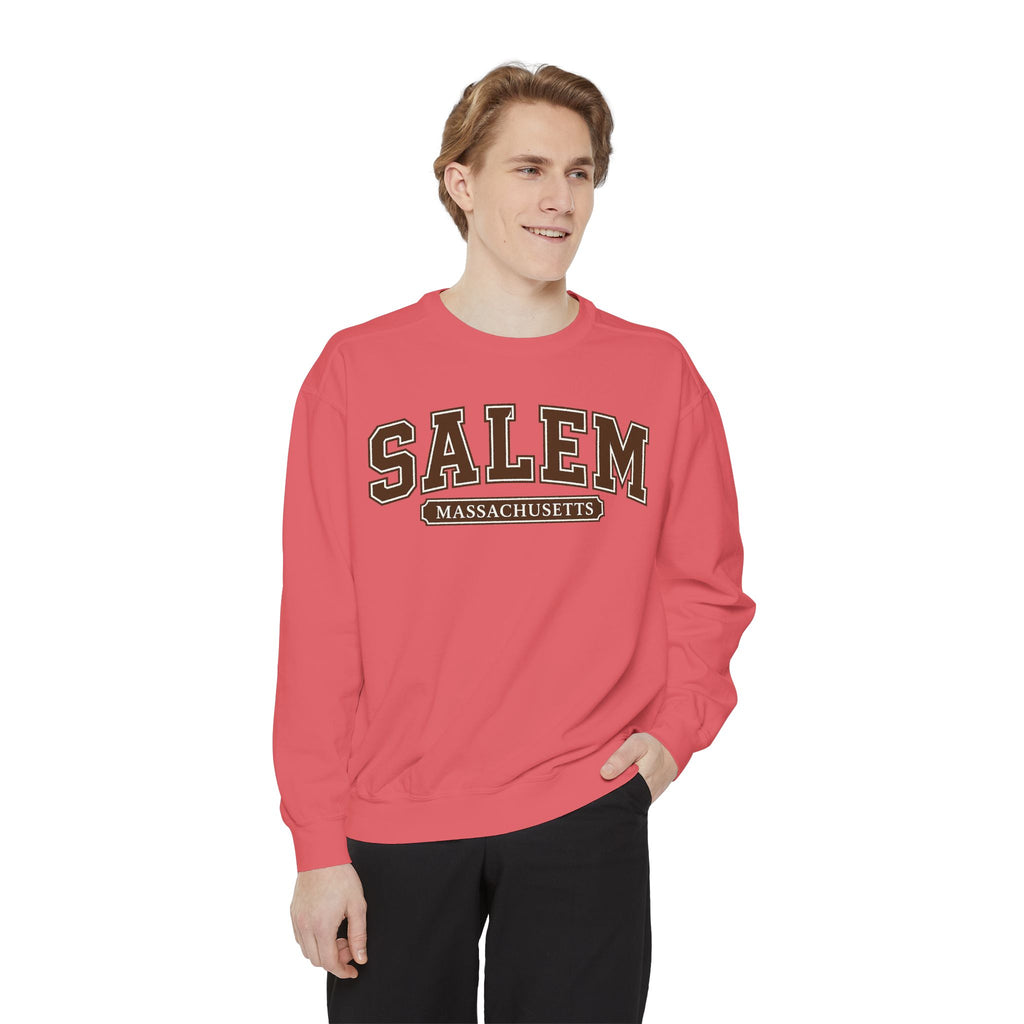 Salem Massachusetts Vintage-Style Sweatshirt